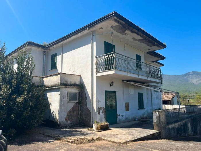 Casa con 6 locali in vendita in Via Selvi Traversa, Esperia