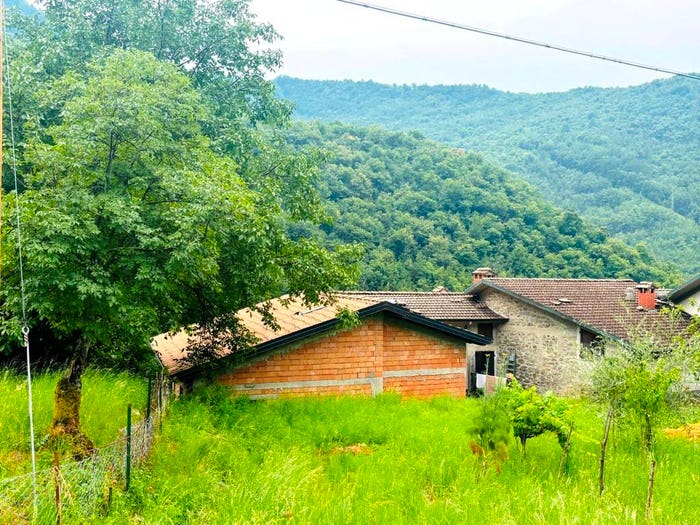 Casa quadrilocale in vendita in Strada Provinciale Diramazione di Bagnone, Bagnone