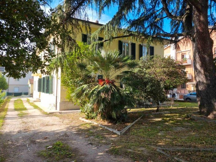 Appartamento quadrilocale in vendita in Viale Firenze, Viale Firenze Paciana, Foligno