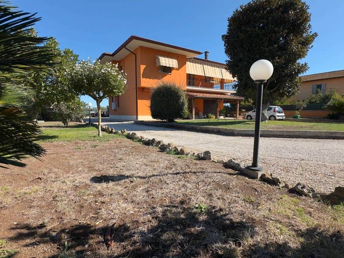 Casa con 6 locali in vendita in Strada Colle del Tufo, Campovivo, Latina
