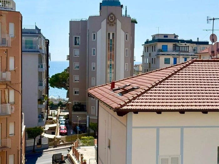Appartamento con 6 locali in vendita in Via Leonardo da Vinci, Via Roma Borgo Barusso, Alassio