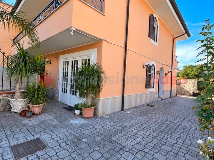 Casa con 6 locali in vendita in Via Antonio Sebastiani, Centro, Minturno