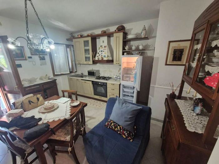 Appartamento bilocale in vendita in Via Luigi Cadorna, Marina di Carrara, Carrara