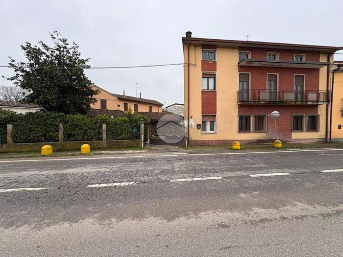 Casa con 5 locali in vendita in Via Largo Ostiano, Persichello, Persico Dosimo
