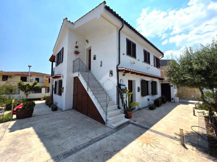 Casa con 6 locali in vendita in Via delle Rose, Ottiolu, Budoni