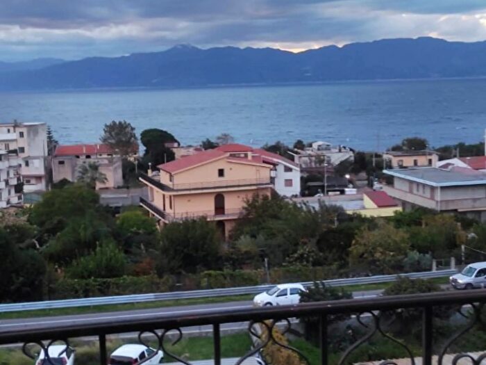 Appartamento con 7 locali in vendita in Via Antonino Giuffrè, Reggio Calabria