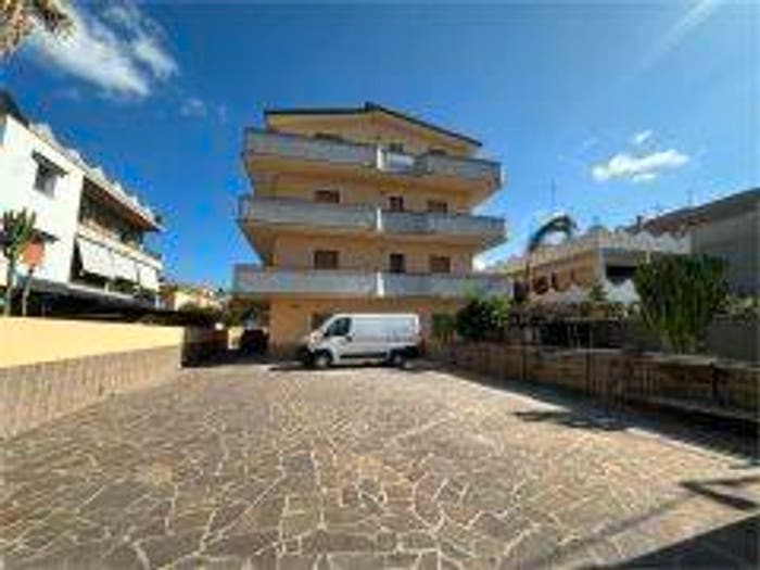 Appartamento con 6 locali in vendita in Via Francesco Ramirez, Melito di Porto Salvo