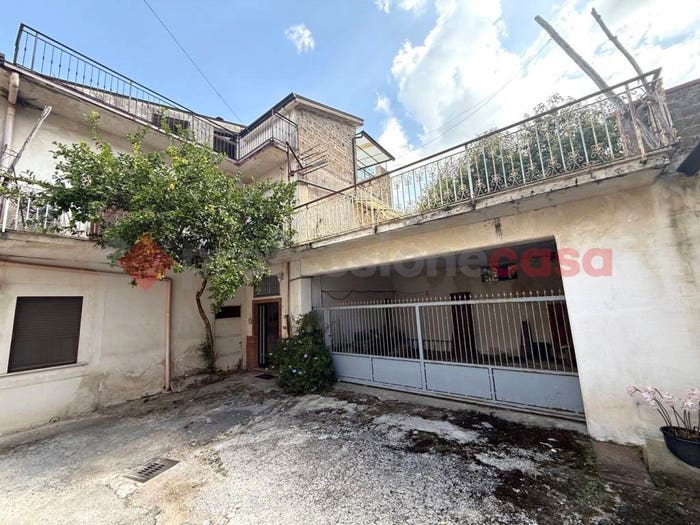 Casa con 6 locali in vendita in Via Bellini, Rotondi