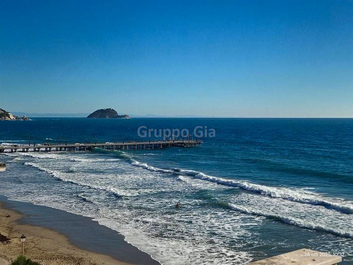 Appartamento con 5 locali in vendita in Centro, Alassio