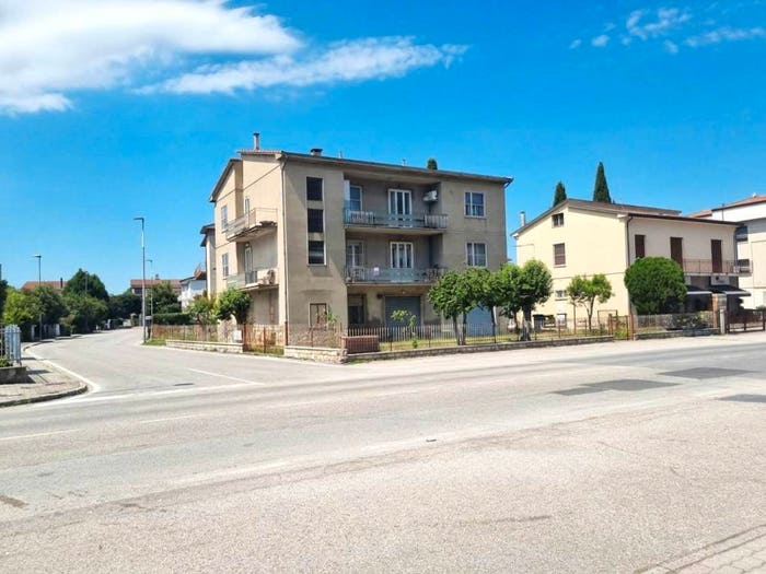 Casa con 6 locali in vendita in VIALE FIRENZE, Viale Firenze Paciana, Foligno