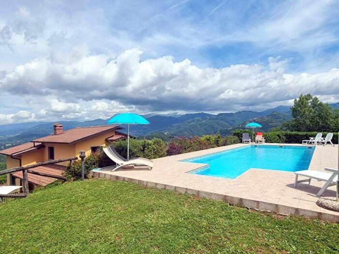 Casa con 6 locali in vendita in Località Pianaccia, Castelnuovo di Garfagnana