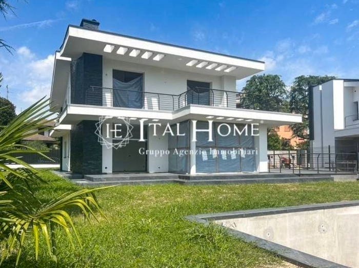 Casa con 5 locali in vendita in Via Mandresca, Centro, Inverigo