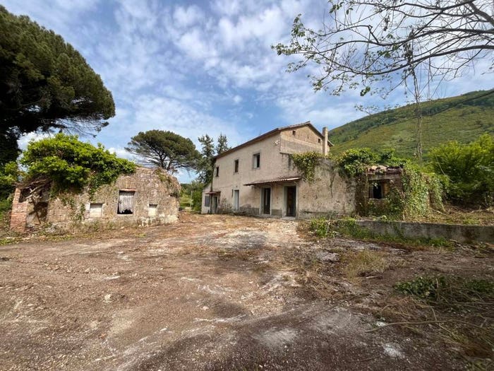 Casa quadrilocale in vendita in Strada Statale dei Ponti della Valle, Valle di Maddaloni