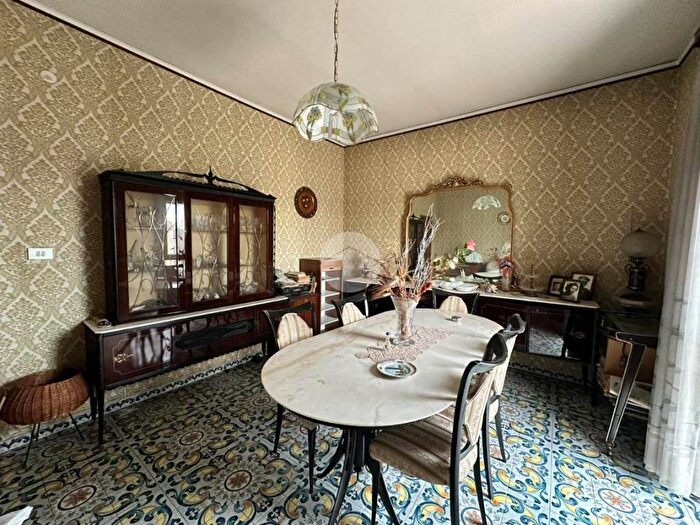 Appartamento con 6 locali in vendita in Via Renato De Martino, Ferrarecce Università, Caserta