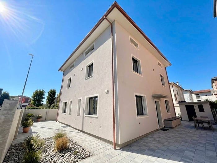 Casa con 6 locali in vendita in Via Armando Diaz, Villaggi Bellaria, Pontedera