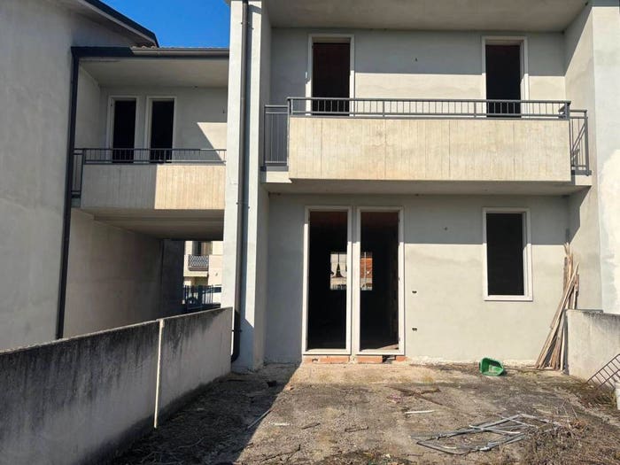 Casa quadrilocale in vendita in Centro, Isola Rizza