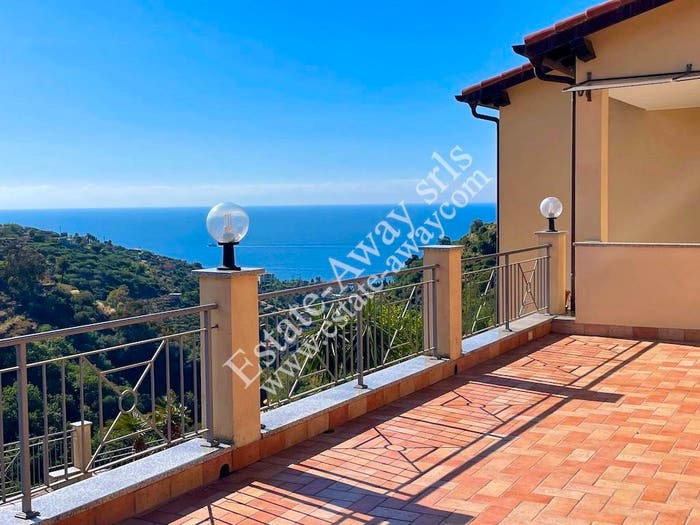 Casa con 6 locali in vendita in Via degli Inglesi, Zona Collinare, Bordighera