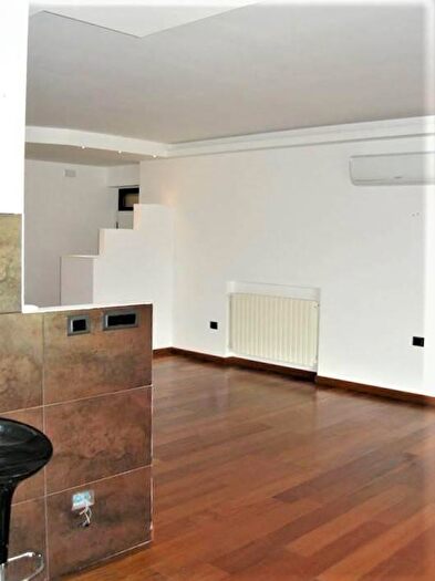 Appartamento con 8 locali in vendita in Piazza Achille Cuonzo, Lanciano