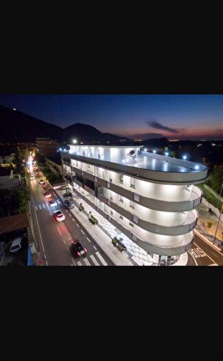 Appartamento con 5 locali in vendita in Via delle Industrie, San Felice A Cancello