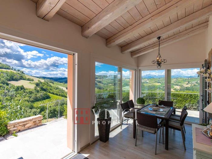 Casa con 6 locali in vendita in Monteleone di Fermo