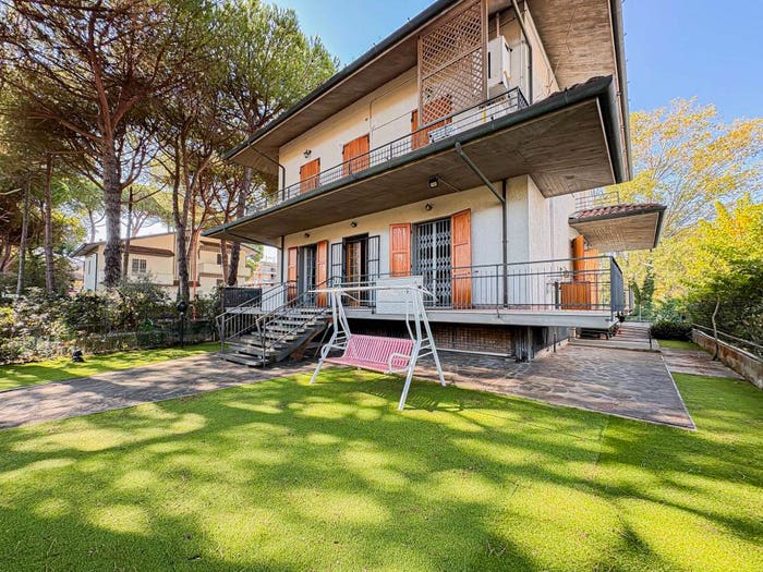 Appartamento quadrilocale in vendita in Viale Vulcano, Pinarella, Cervia