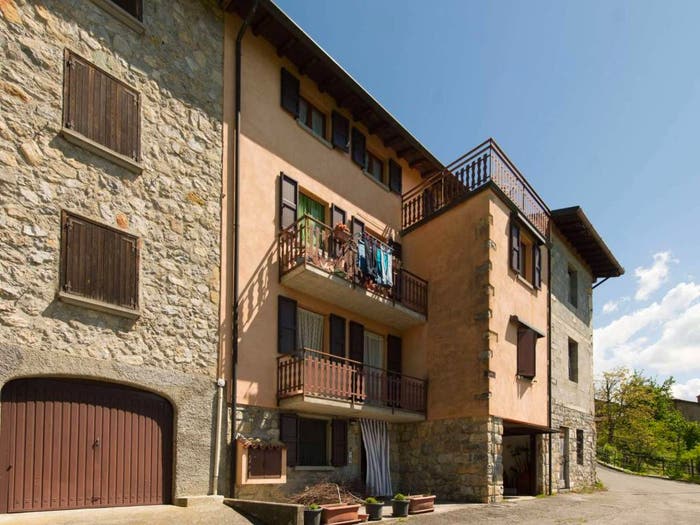 Appartamento bilocale in vendita in via Brembella, Camerata Cornello