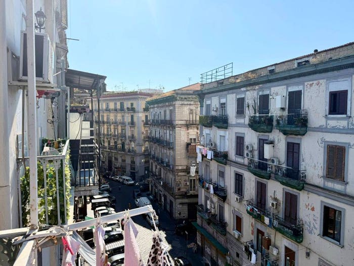 Appartamento trilocale in vendita in Via Carriera Grande, Tribunali, Napoli