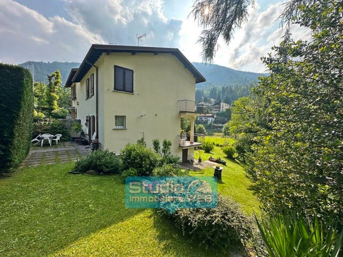 Casa quadrilocale in vendita in Via Ex Militari Italiani Internati, Magreglio
