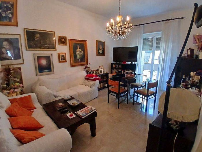 Appartamento trilocale in vendita in Via Amedeo Pescio, Dinegro, Genova