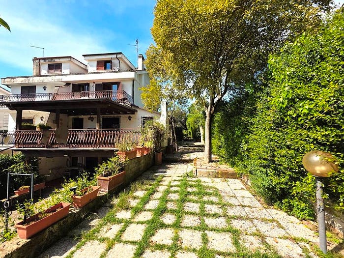 Casa con 6 locali in vendita in Viale Argentina, Le Rughe, Formello