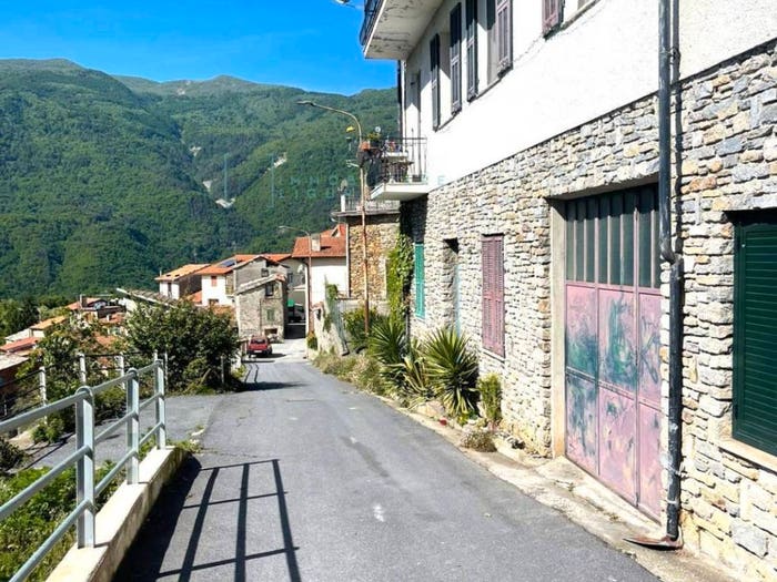 Appartamento trilocale in vendita in Via San Giovanni Bosco, Cosio d'Arroscia