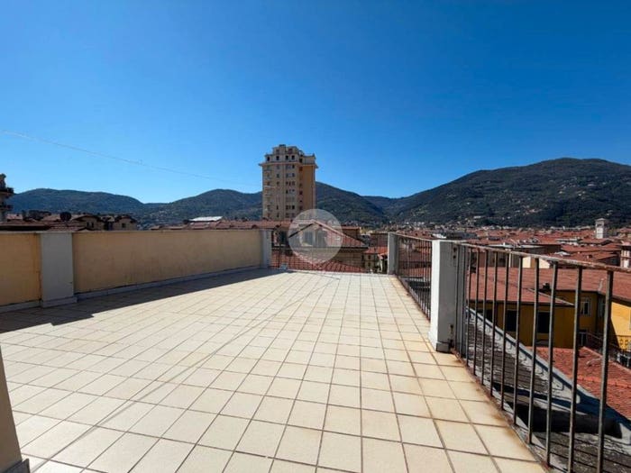 Appartamento con 5 locali in vendita in SCALINATA CERNAIA, Centro Storico, La Spezia