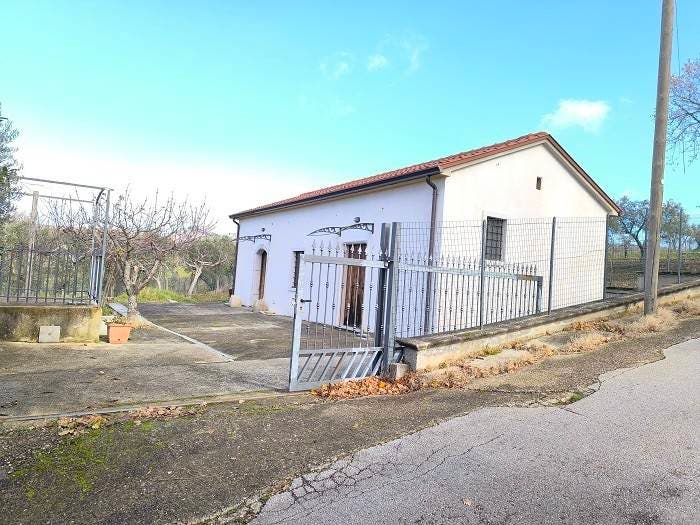 Casa trilocale in vendita in Contrada Sala, Gesualdo