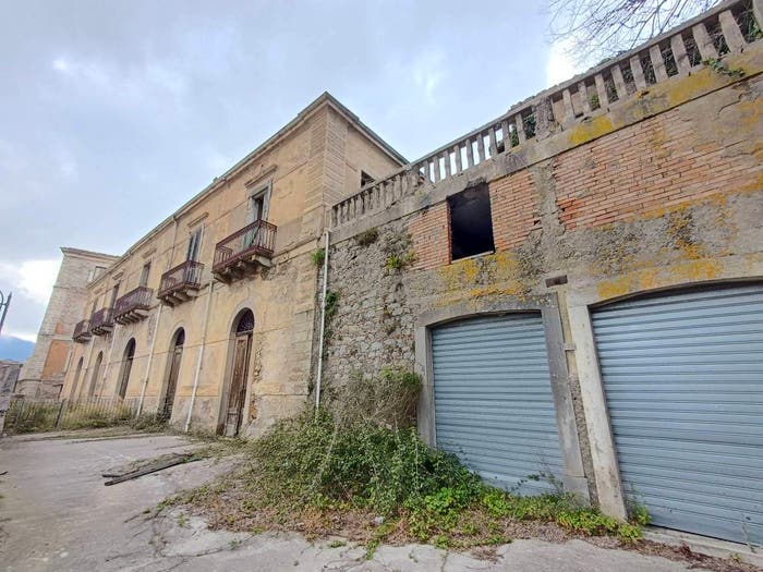 Casa con 6 locali in vendita in Via Libertà, Raccuja