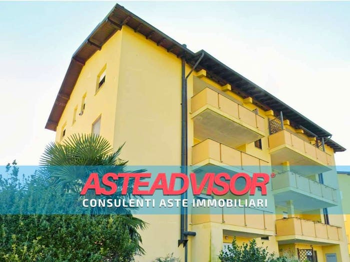 Appartamento quadrilocale in vendita in Via Mora e Gibin, Centro, Borgomanero