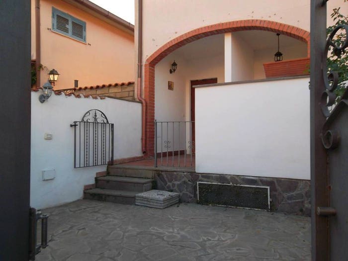 Casa quadrilocale in vendita in Via Luigi Petroselli, Centro, Anguillara Sabazia