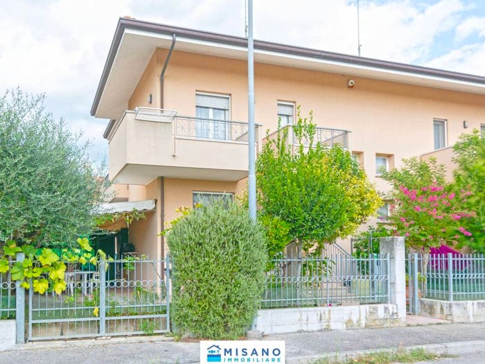Casa con 6 locali in vendita in Viale Scalea, Fontanelle, Riccione