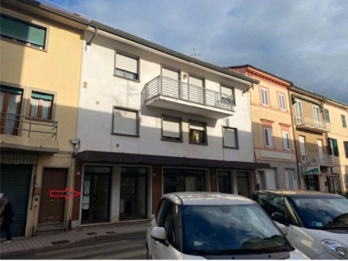 Appartamento quadrilocale in vendita in Via San Francesco, Centro, Viareggio