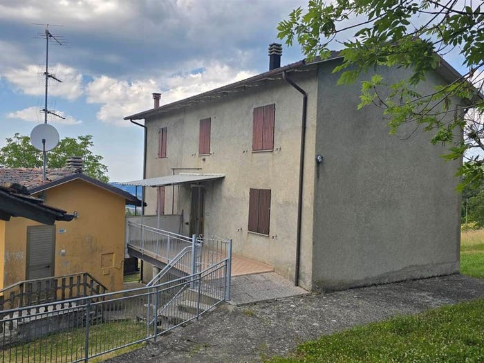 Casa con 5 locali in vendita in Montese