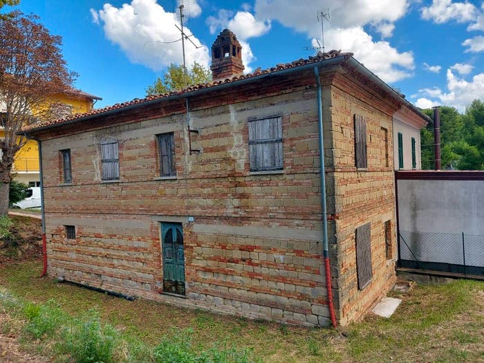 Casa quadrilocale in vendita in Viale Riccardo Zandonai, Centro, Mombaroccio