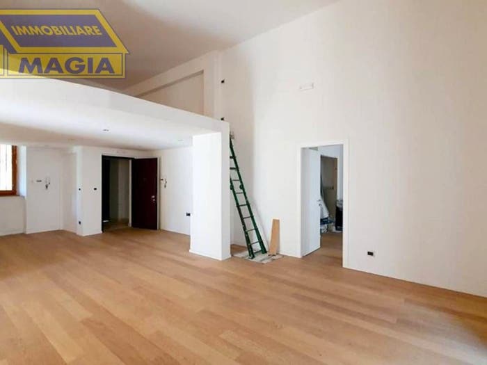 Appartamento con 6 locali in vendita in Piazza Della Viola, Ascoli Piceno