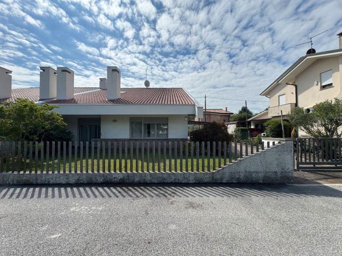 Casa quadrilocale in vendita in VIA MATTEOTTI, Centro, Noventa Vicentina