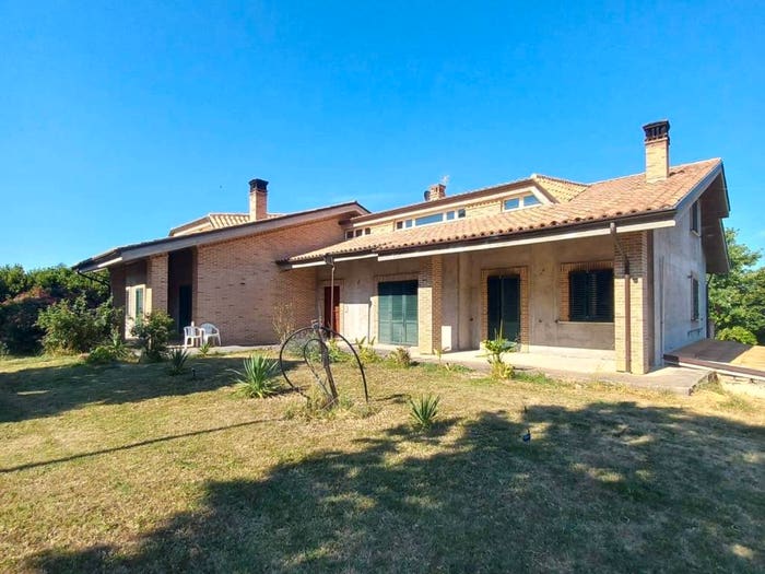 Casa con 6 locali in vendita in Chiavanella, Monteleone di Fermo
