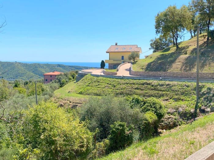Casa con 6 locali in vendita in Via Paolo Cavassa, Andora