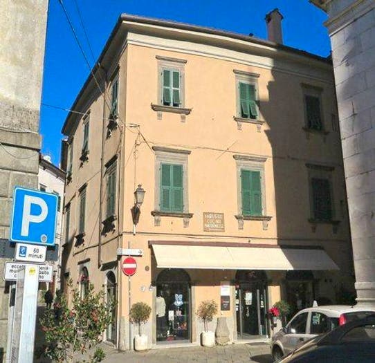 Appartamento con 6 locali in vendita in Piazza Del Duomo, Centro, Pontremoli