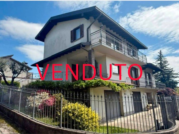 Casa quadrilocale in vendita in Via Mirabello, Centro, Appiano Gentile