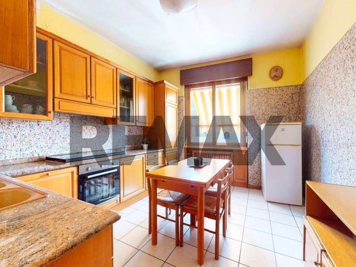 Appartamento quadrilocale in vendita in Piazza Mazzini, Centro, Casatenovo