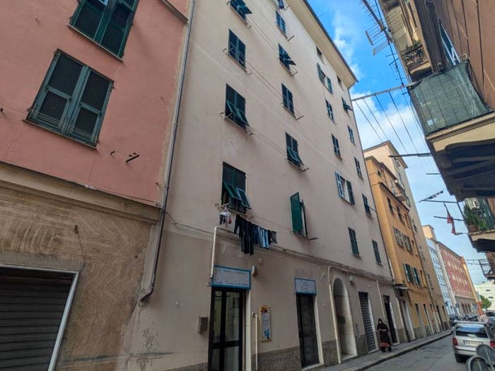 Appartamento quadrilocale in vendita in Via Bombrini, Sampierdarena, Genova