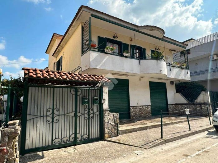 Appartamento quadrilocale in vendita in Via Ada Negri, Madonna delle Grazie, Giugliano in Campania