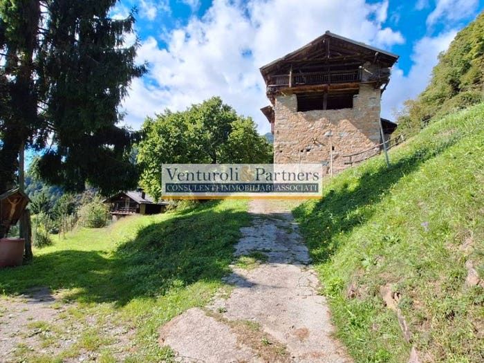 Casa con 5 locali in vendita in Via Giovanni Prati, Castel Condino